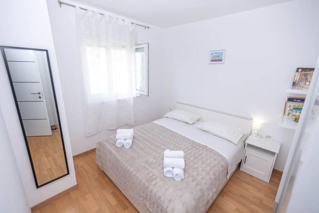 Feel Like Home Подстрана Екстер'єр фото